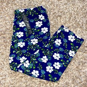 Woman’s Flower Print Leggings. Plus Size